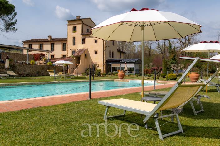 Image No.32-16 Bed Hotel for sale