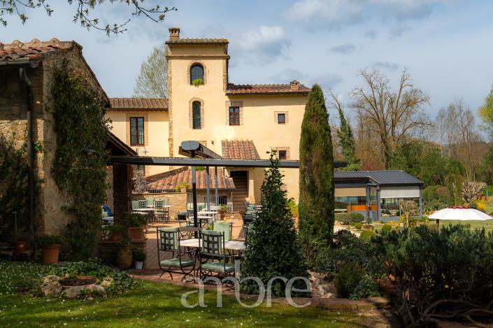 Image No.39-16 Bed Hotel for sale