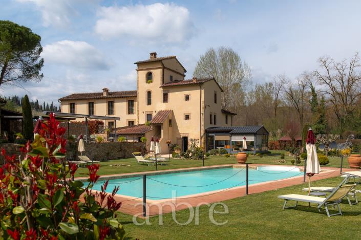 Image No.30-16 Bed Hotel for sale