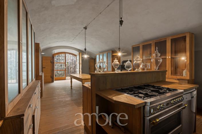 Image No.12-5 Bed Chateaux for sale
