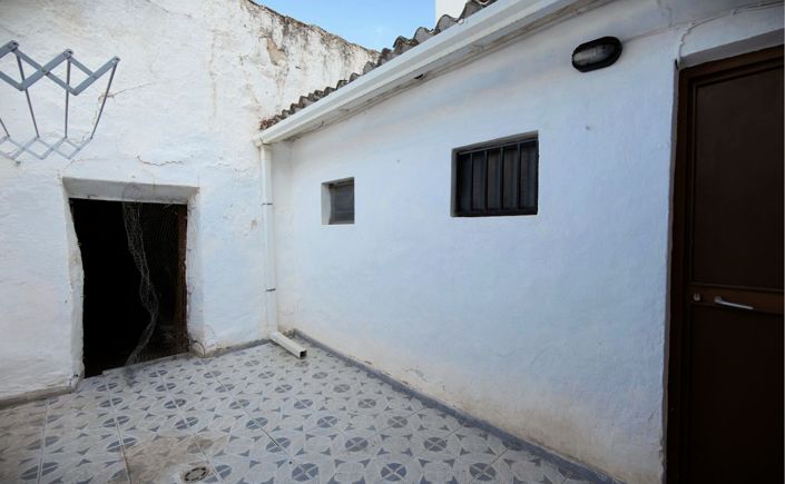 Image No.14-3 Bed Townhouse for sale