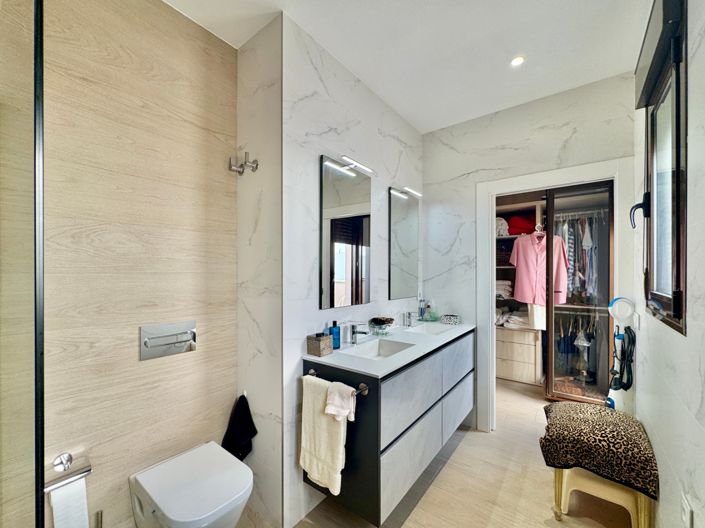 Image No.8-3 Bed Townhouse for sale