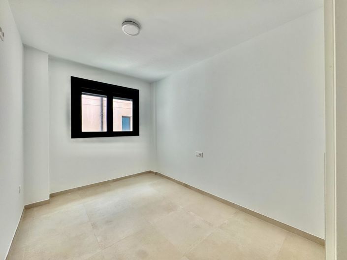Image No.12-3 Bed Apartment for sale