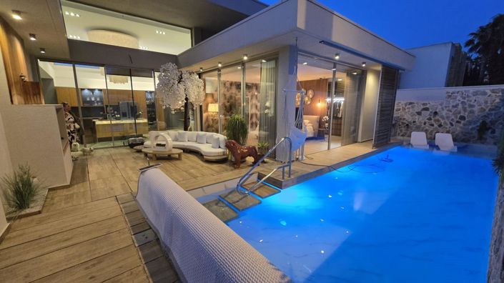 Image No.6-4 Bed Villa for sale