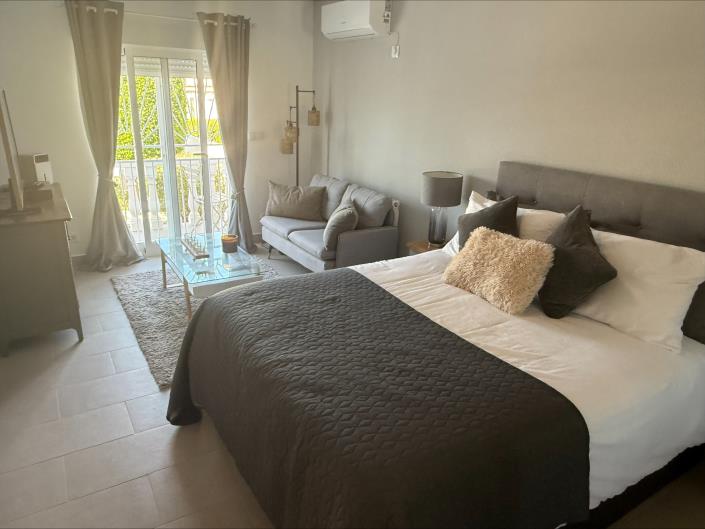 Image No.15-4 Bed Villa / Detached for sale