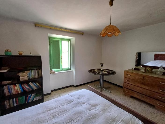 Image No.10-2 Bed Farmhouse for sale