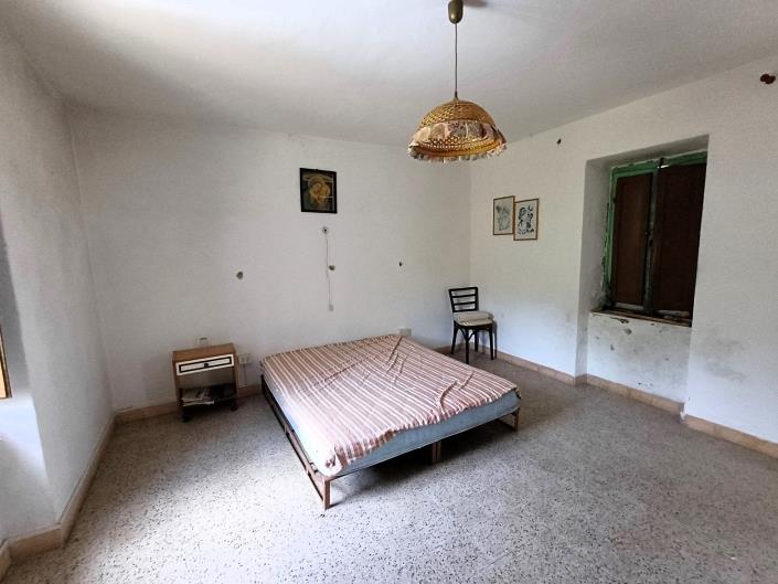 Image No.12-2 Bed Farmhouse for sale