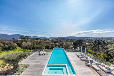 07-villa-legna-pool-jacuzzi-aerial
