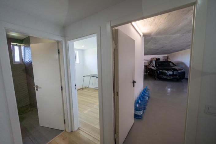 Image No.21-4 Bed House for sale