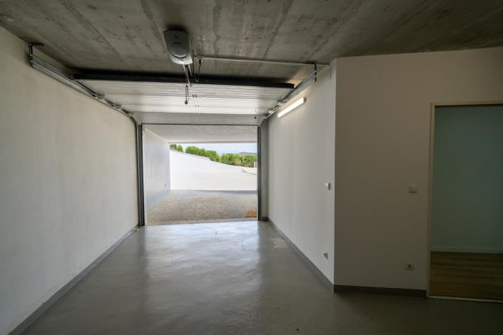 Image No.25-4 Bed House for sale