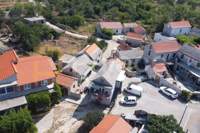 kamena-kuca-s-pripadajucim-gradjevinskim-zemljistem_3