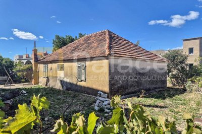 kuca-prizemnica-za-renovaciju-u-jadrtovcu-96-m_1