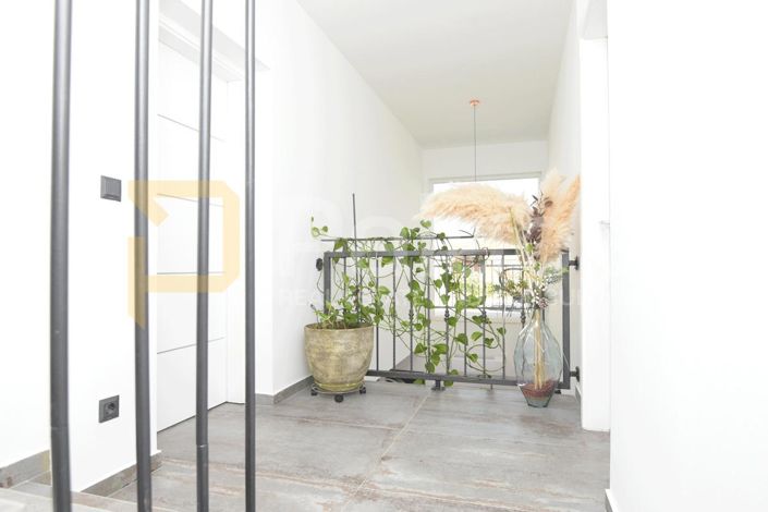 Image No.15-3 Bed House for sale