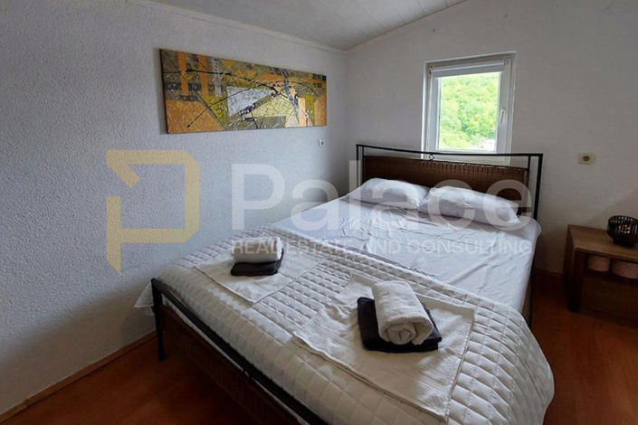 Image No.6-5 Bed House for sale