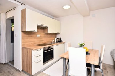 prostrani-studio-apartman-39m2-u-primostenu-sa-terasom-i_1
