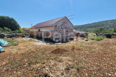 kamena-kuca-prizemnica-sa-velikim-zemljistem-krusevo-kod_1