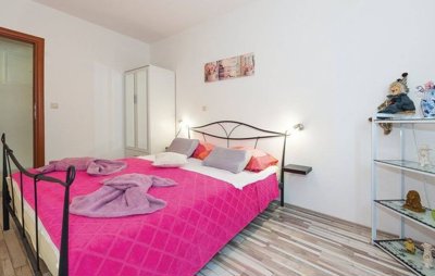 samostojeca-kuca-s-apartmanima-blizu-plaze-grebastica-270-m2_7