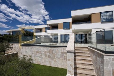 luksuzna-dvoetazna-villa-s-bazenom-primosten-146-m2_11