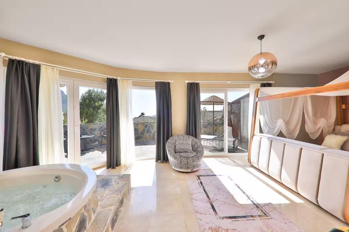 Image No.23-4 Bed Villa / Detached for sale
