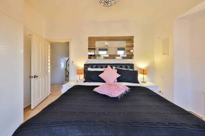 Image No.15-4 Bed Villa / Detached for sale